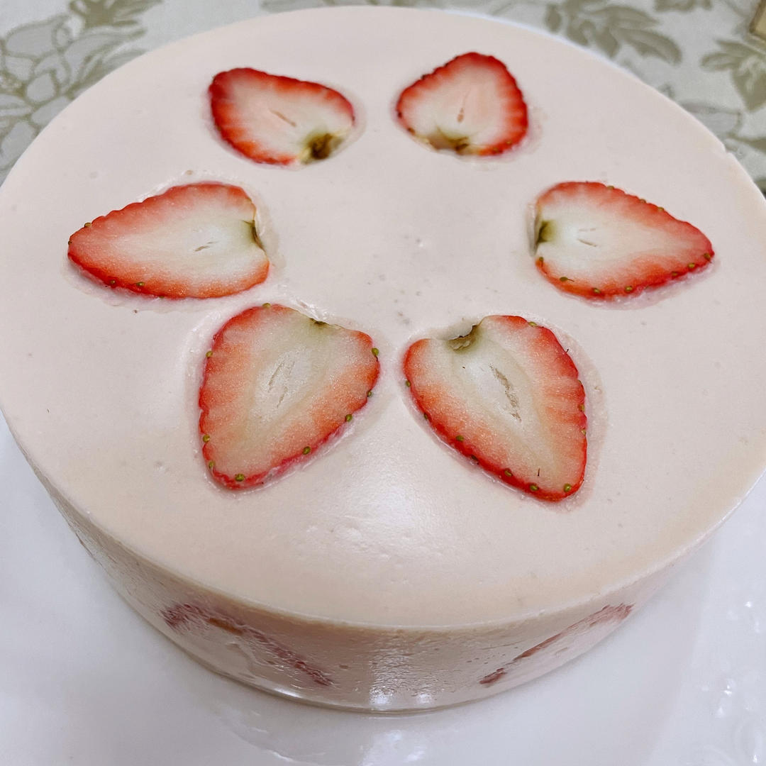 草莓慕斯蛋糕