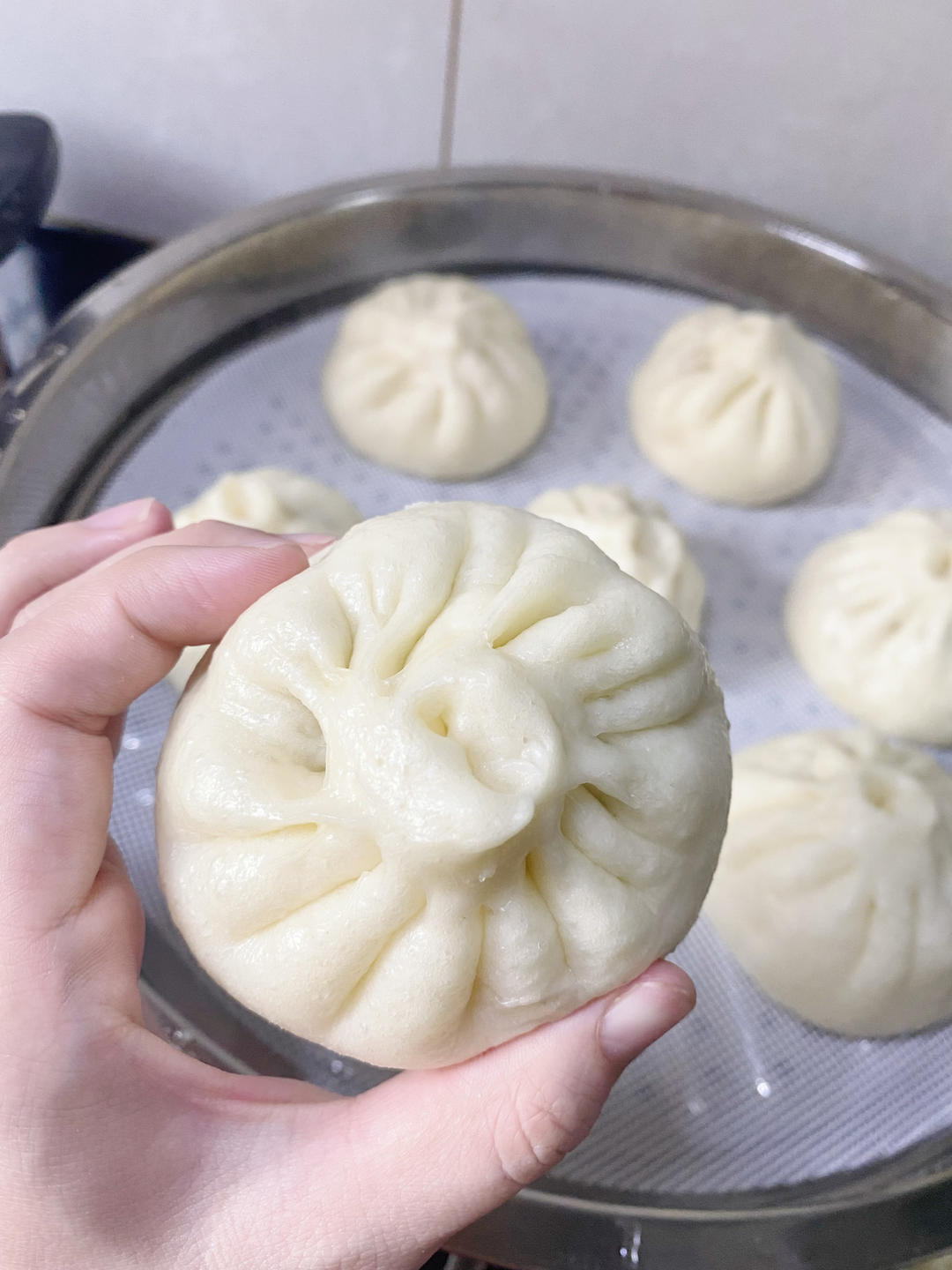 松软多汁的肉包子