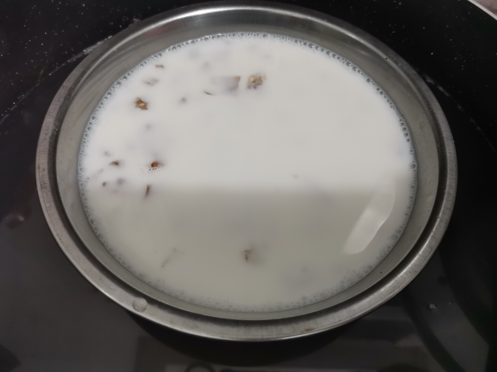 桃胶炖牛奶的做法 步骤5