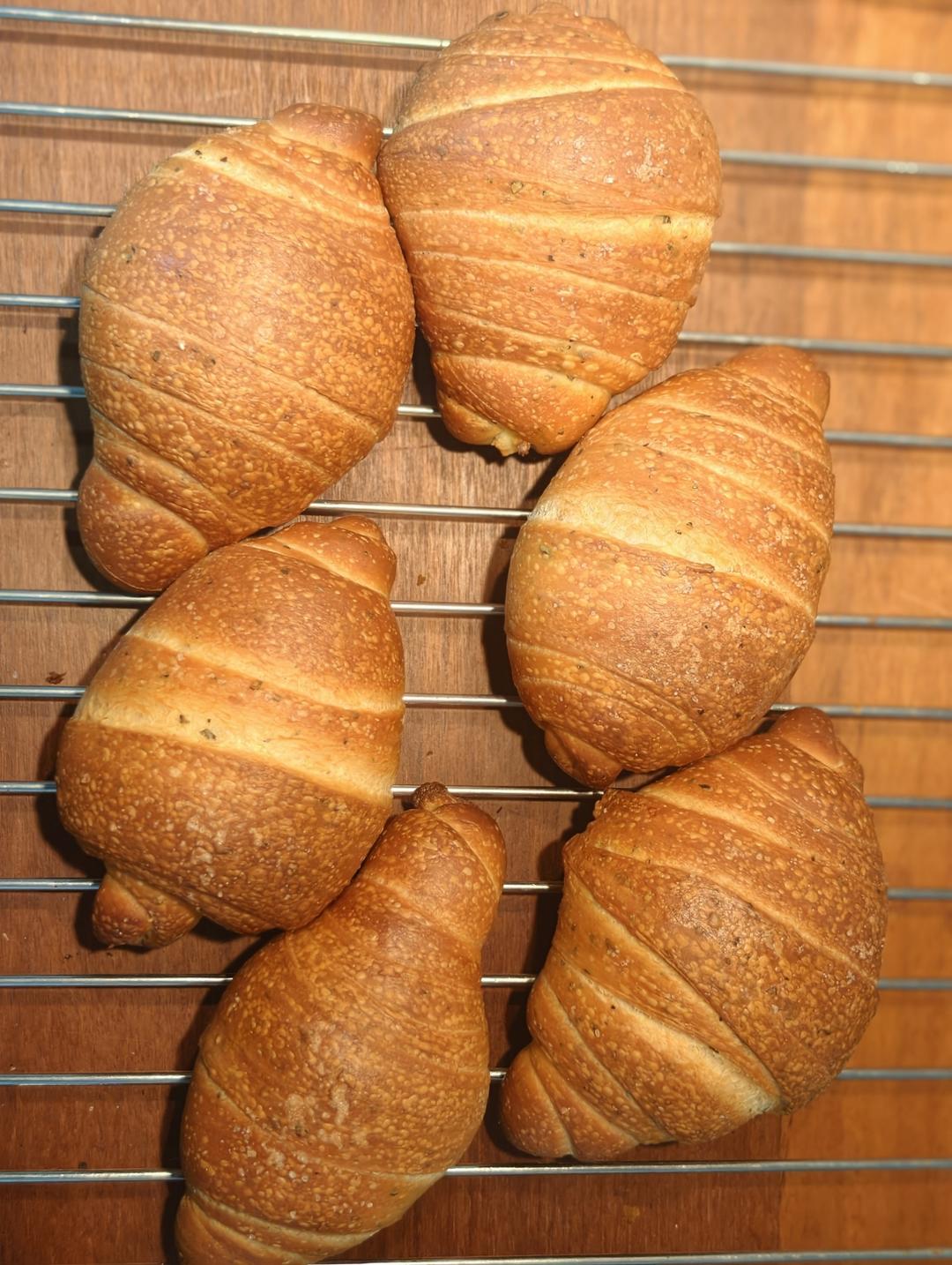 黄油+花椒叶？！这海盐卷香到离谱！🧂 咸香酥脆，根本停不下来！