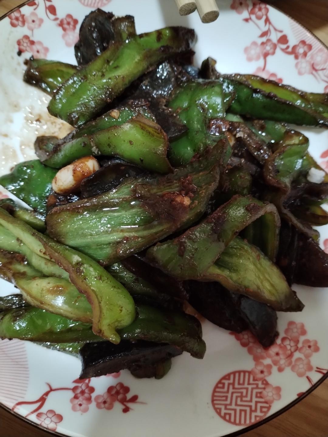 超级下饭的青椒炒皮蛋