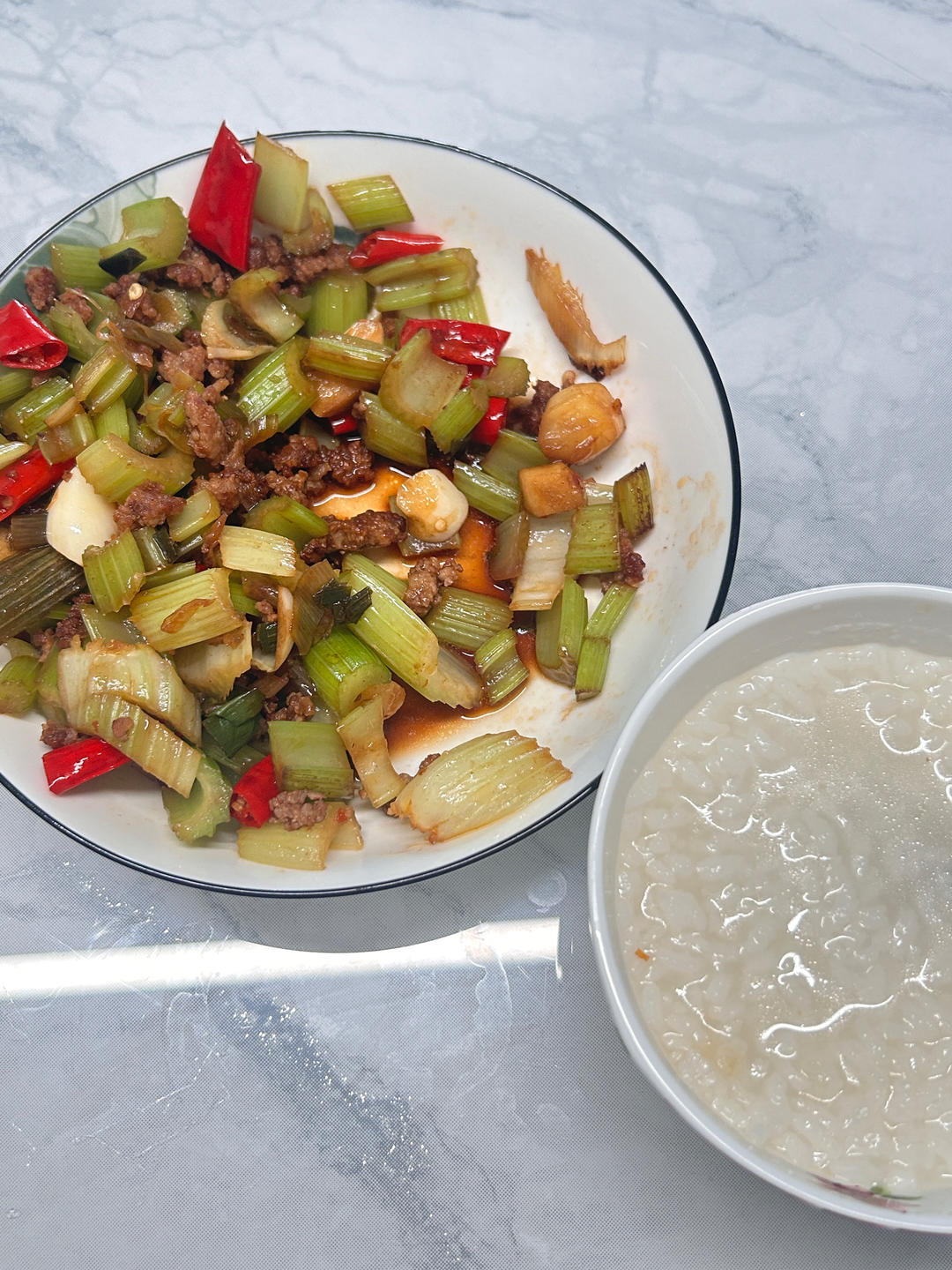 厨师长教你：“芹菜炒肉末”的家常做法，味道很赞，非常下饭