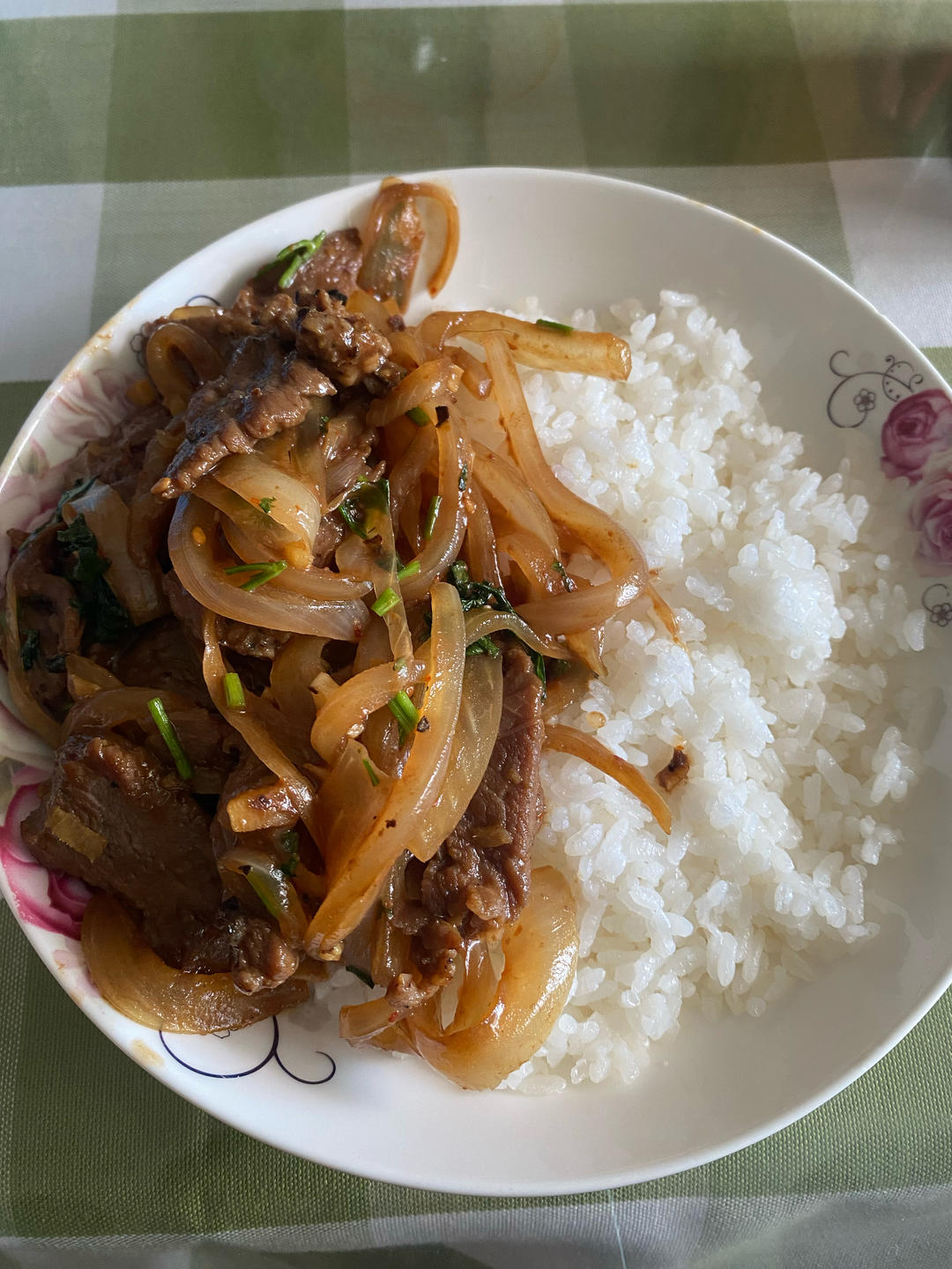 孜然牛肉（👈孜然肉片向左，吉野家向右👉）
