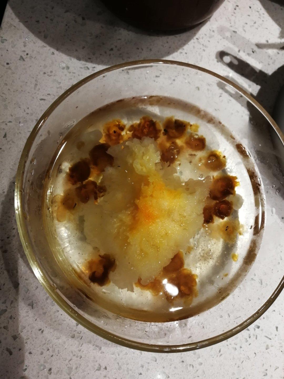 银耳桃胶皂角米雪燕羹