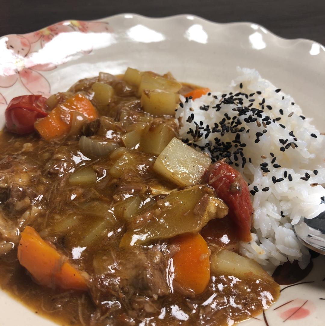 【咖喱牛腩拌饭】