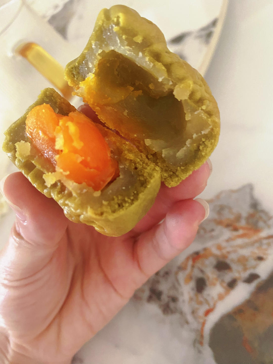 广式月饼—蛋黄莲蓉月饼