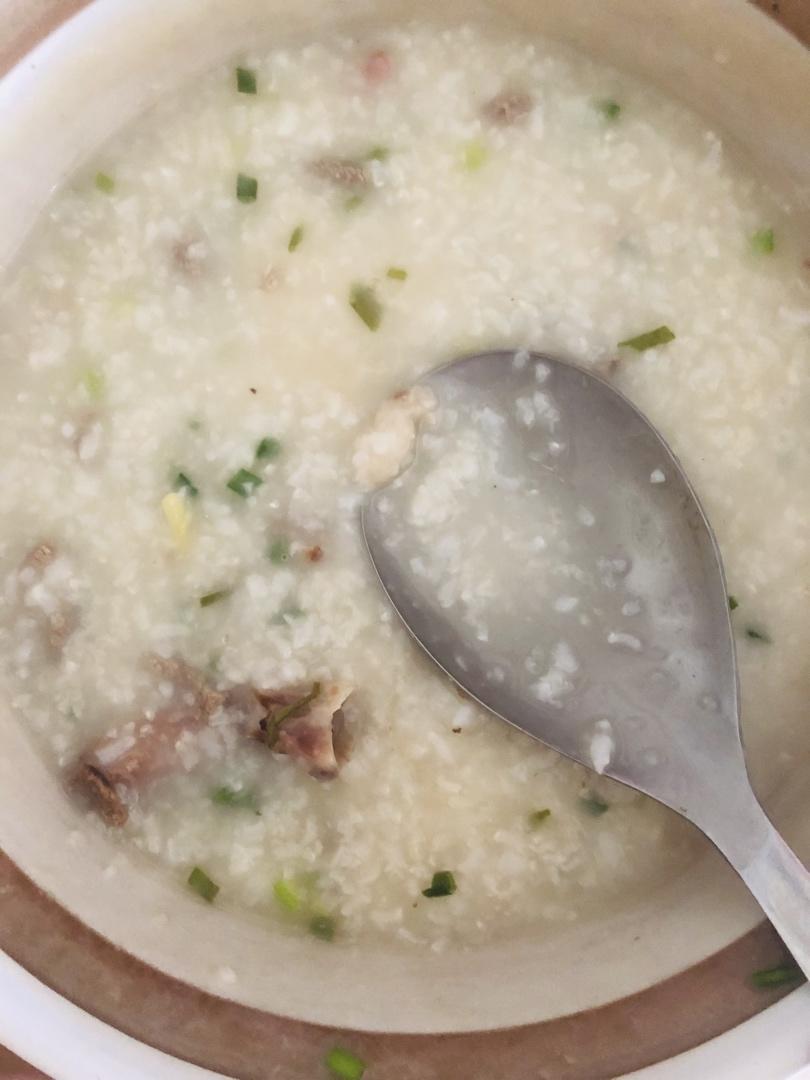 广式生菜丝牛肉粥