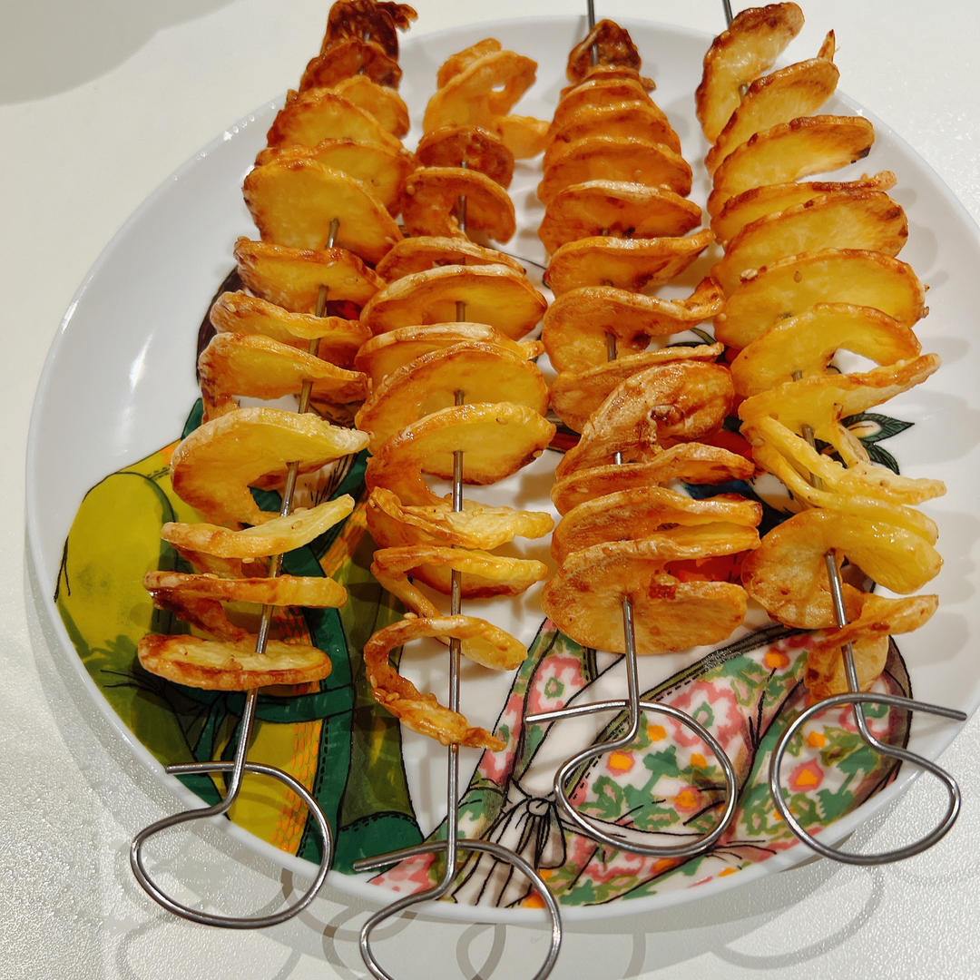 非油炸旋风薯塔，5块钱土豆能做一大堆，酥脆掉渣孩子爱吃，比薯条强百倍