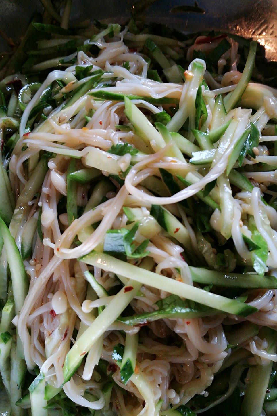 手机用户6291_ircs做的金针菇拌黄瓜