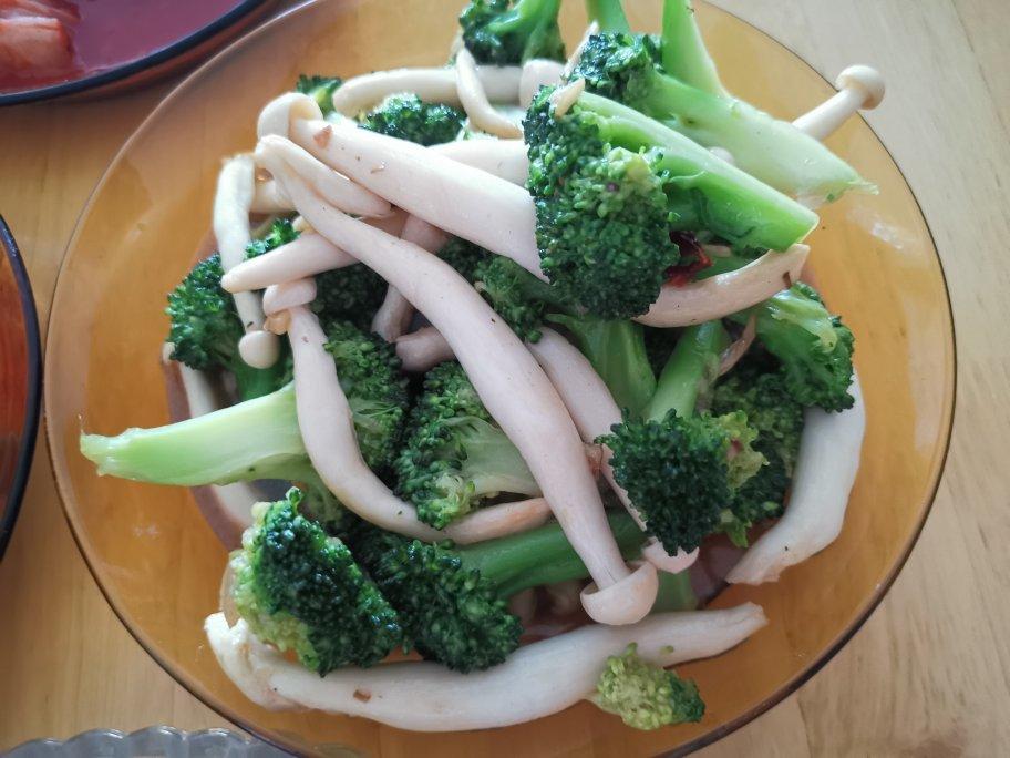 白玉菇炒西兰花