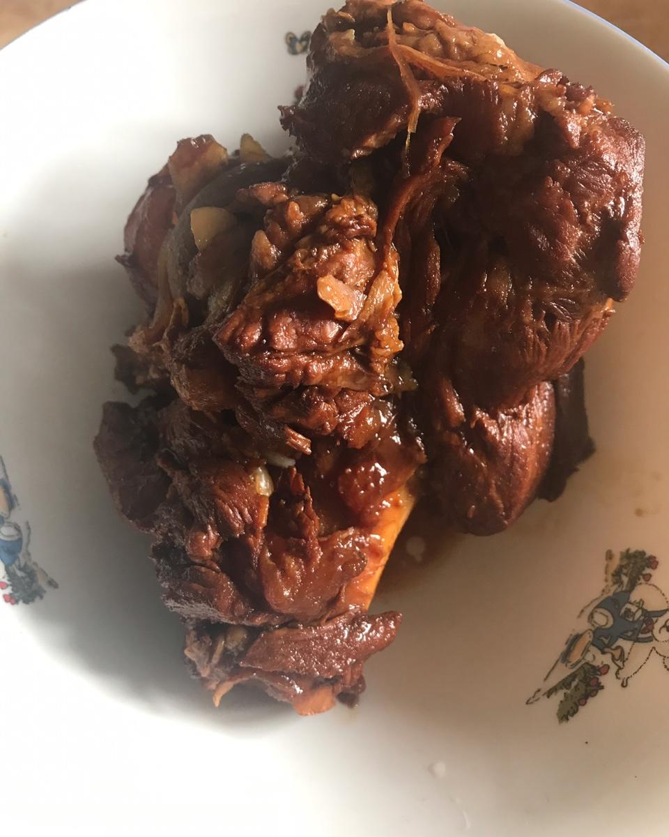 酱猪骨 Slow Cooked Pigs Knuckles