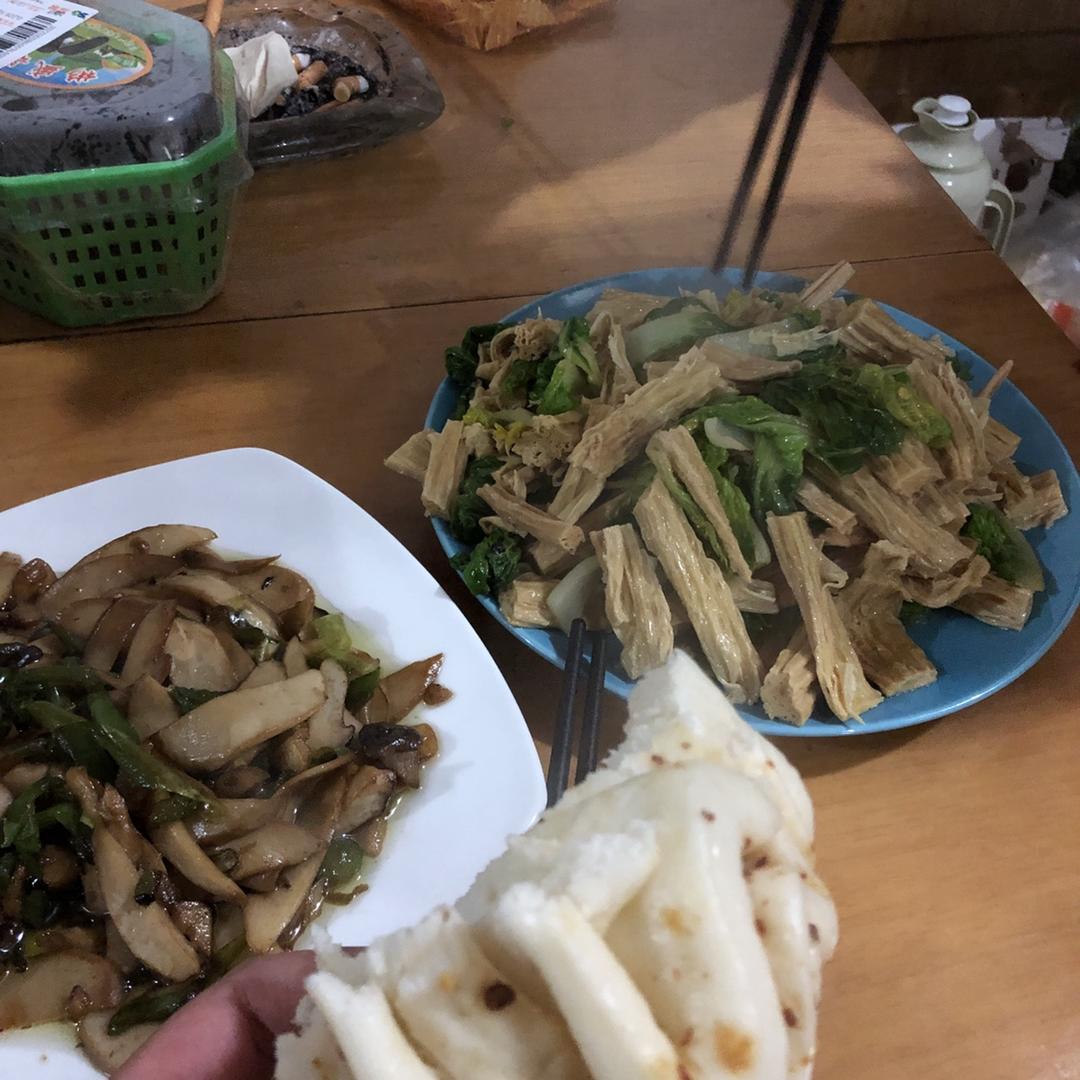 青菜烧腐竹