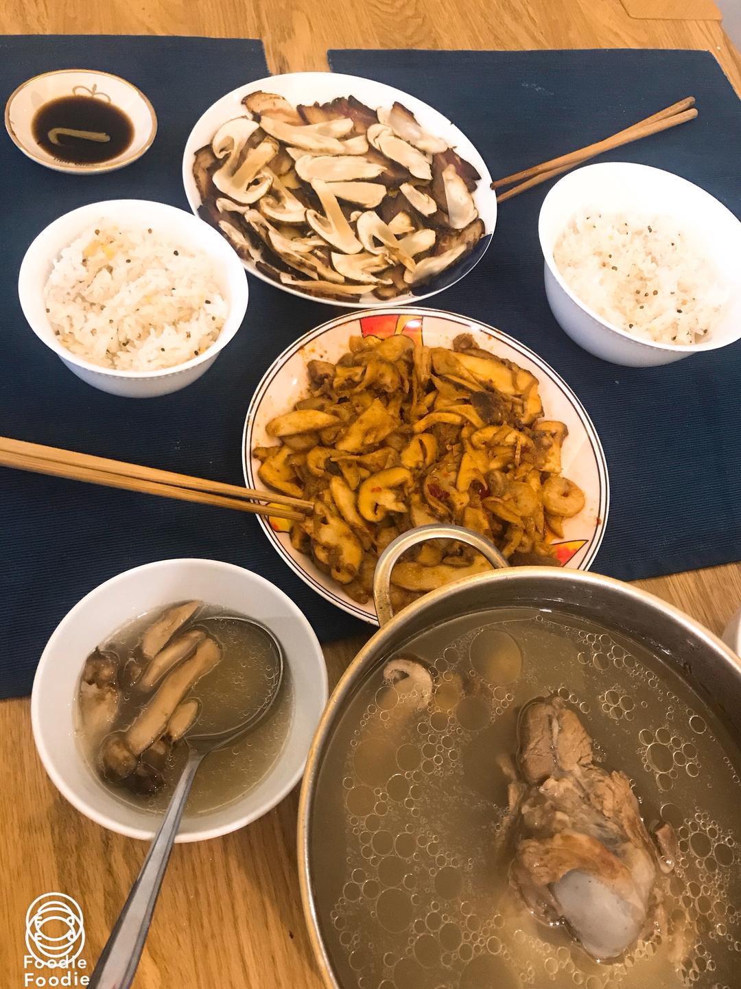 秃黄油烩松茸的做法