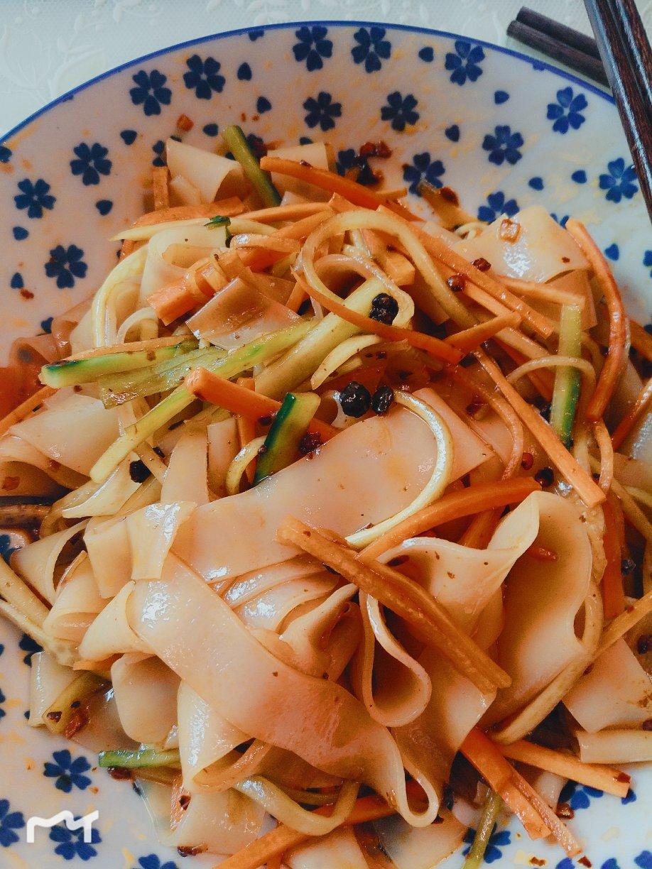 迷迭香了了做的拌凉皮