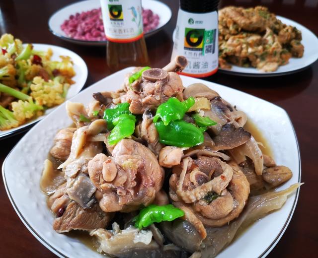 小鸡炖鲜蘑的做法