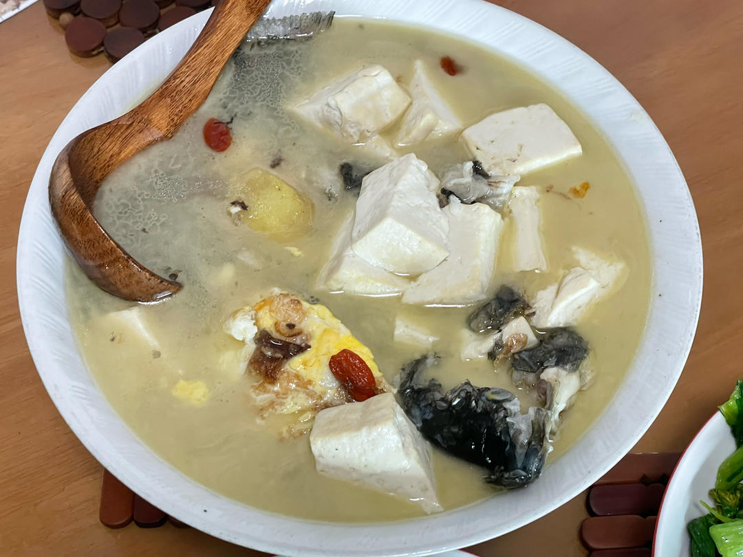 这样做的鲫鱼汤超好喝，奶白奶白的