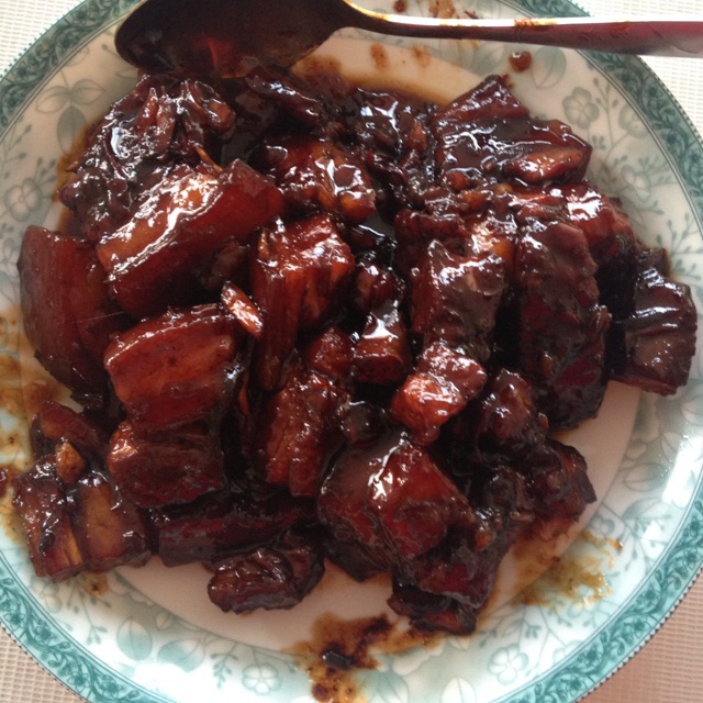 吃着碗里望着锅里的红烧肉