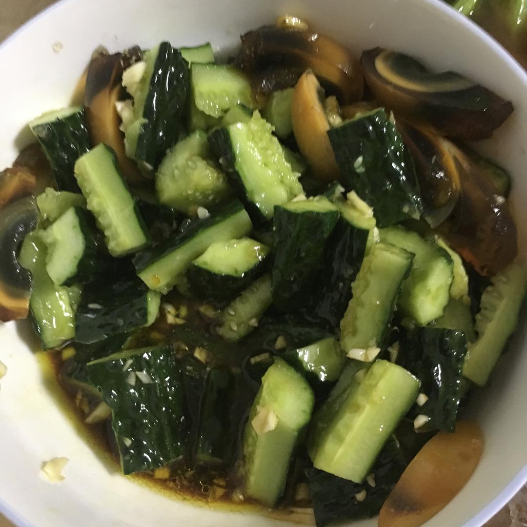 黄瓜拌皮蛋