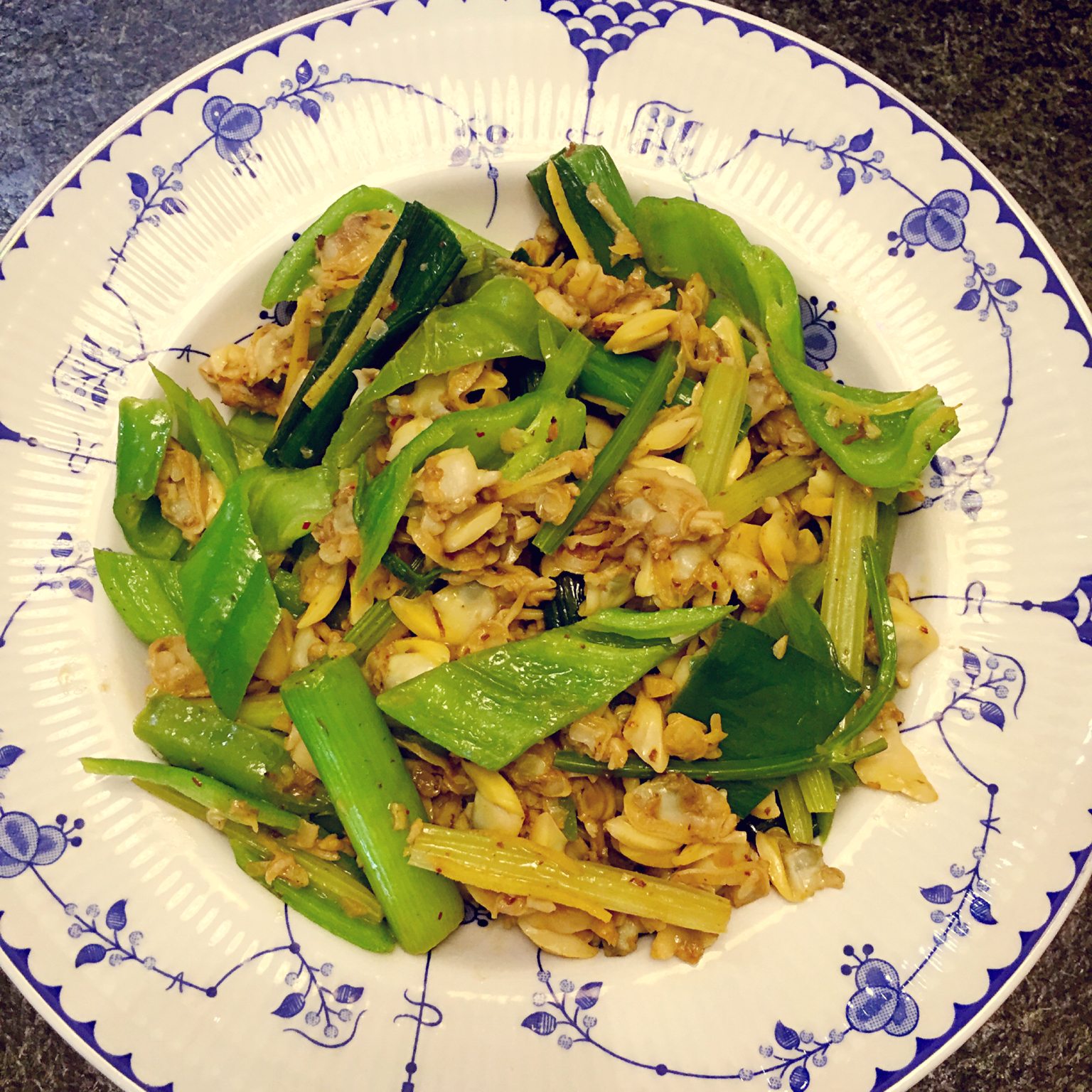 蒜香炒花甲