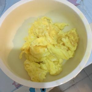 洋葱炒鸡蛋「家常快手菜」的做法 步骤2