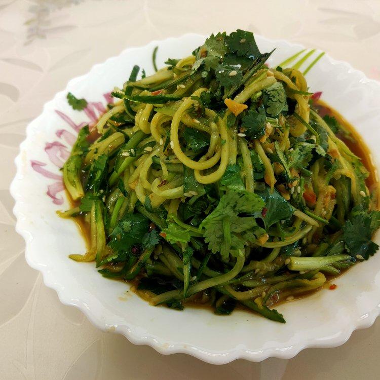 我的姓是子小做的脆爽香菜黄瓜