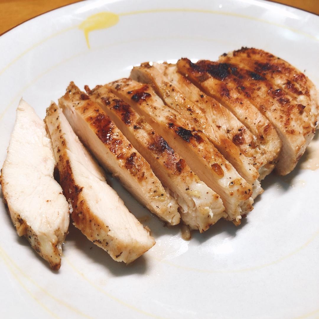 酷炫屌炸天好吃的煎鸡胸肉（香蒜蜂蜜煎鸡胸肉）