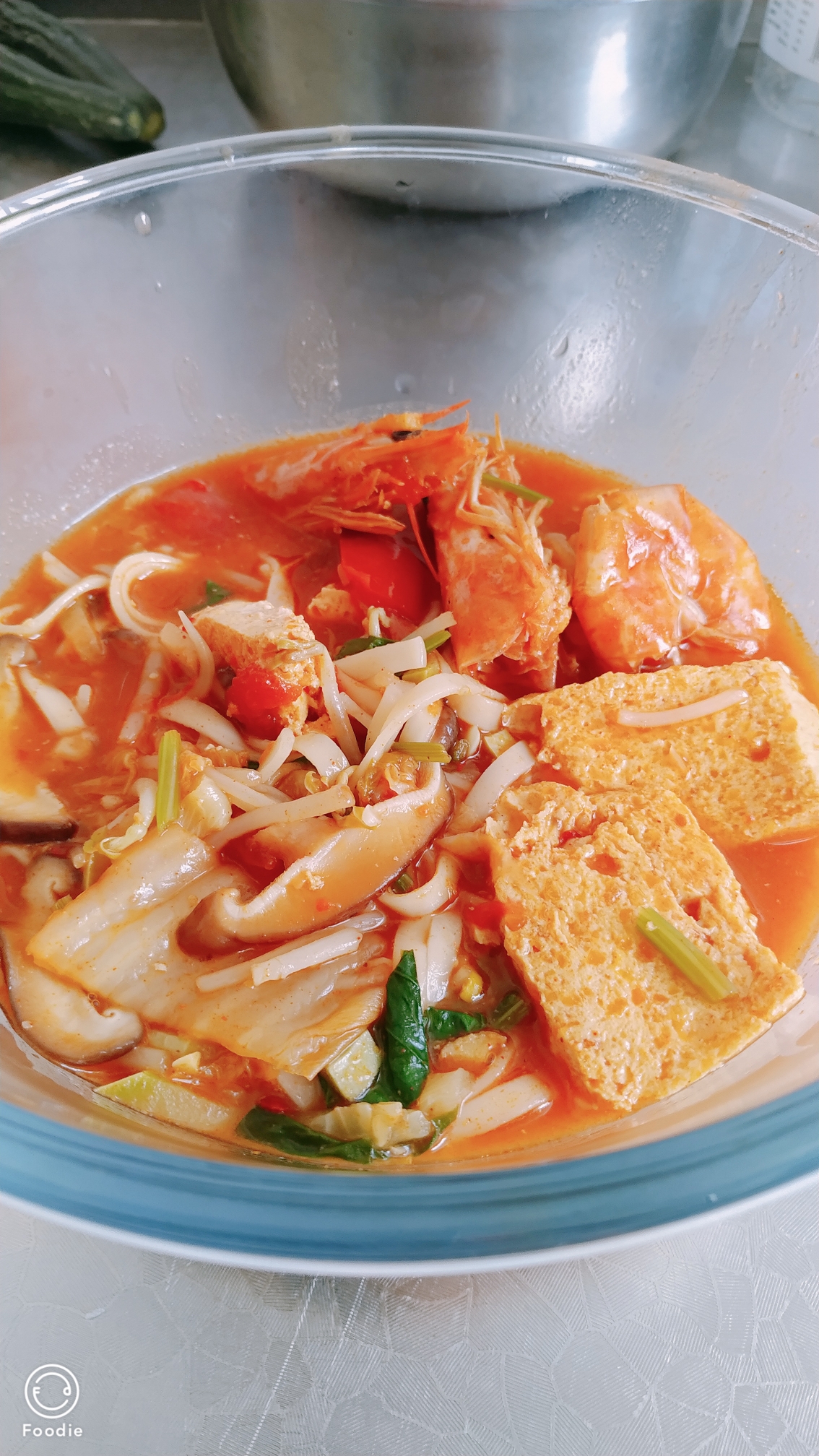 宝宝の番茄大虾汤面&妈妈の韩式泡菜大虾汤面的做法