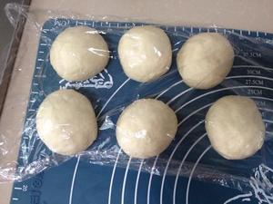 红豆炼乳酥香面包的做法 步骤3