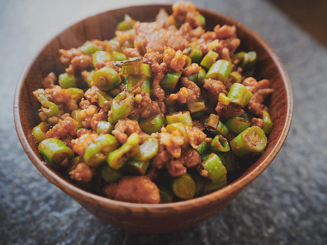 儿子能吃满满一碗饭的肉末豆角