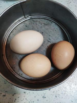 🌸蛋黄已熟，蛋白却很嫩——花椒八角桂皮盐焗蛋🥚的做法 步骤5