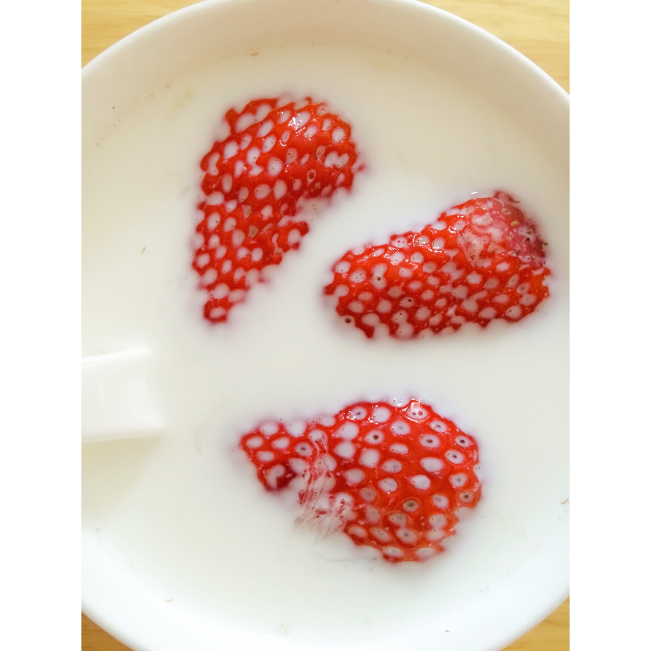 牛奶草莓燕窝