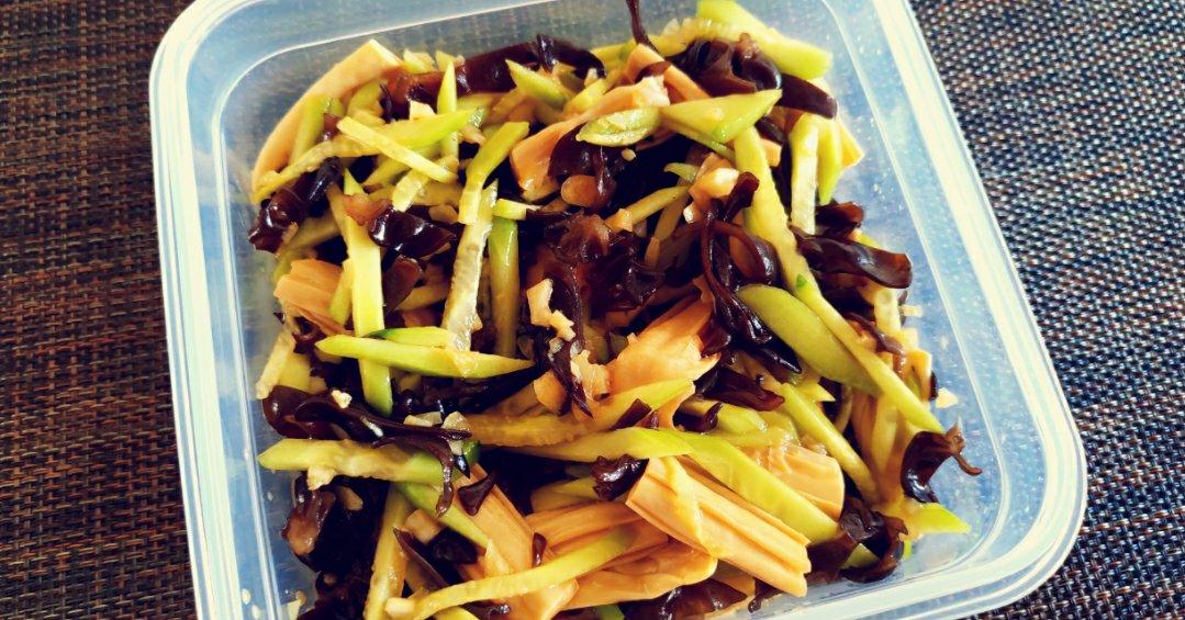 腐竹木耳拌黄瓜