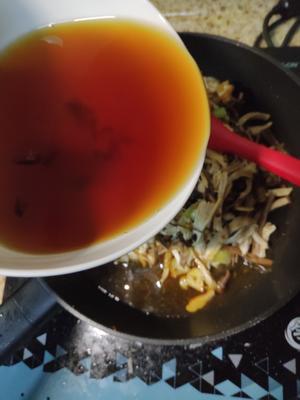 茶树菇炒鸡胸肉的做法 步骤9