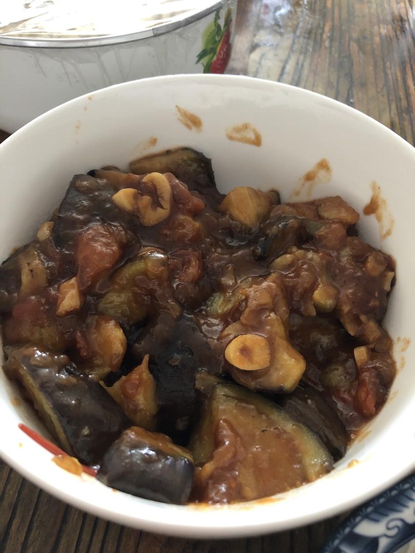 红烧茄子（佐西红柿尖椒）