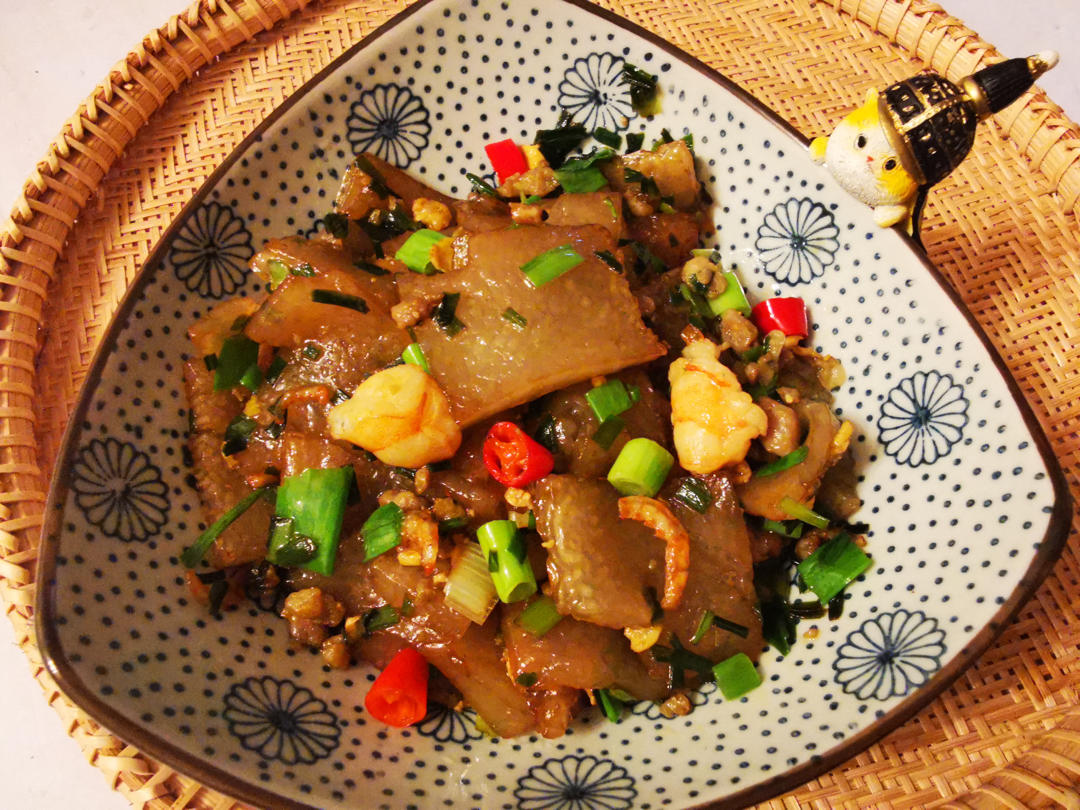 翡翠蝉本尊做的三鲜饺子馅炒粉坨