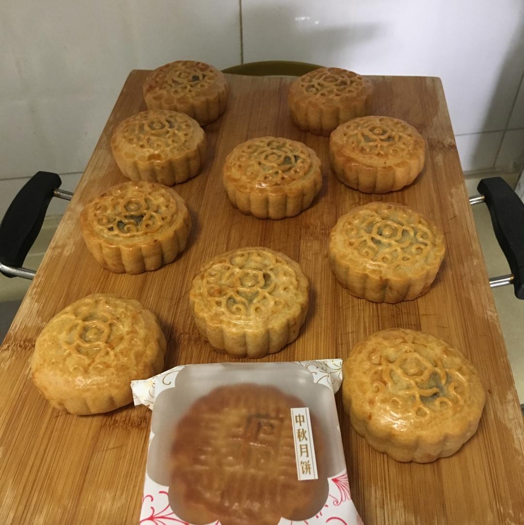 广式月饼－－蛋黄豆沙月饼