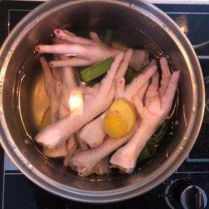 简单版雪碧煮鸡爪的做法 步骤2
