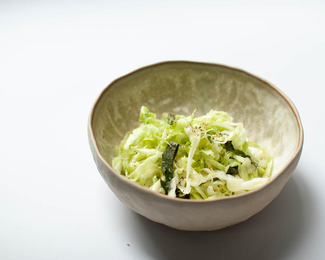 盐渍卷心菜沙拉-爽口快手菜-禁欲系日式料理，巧用盐烹煮食物的做法