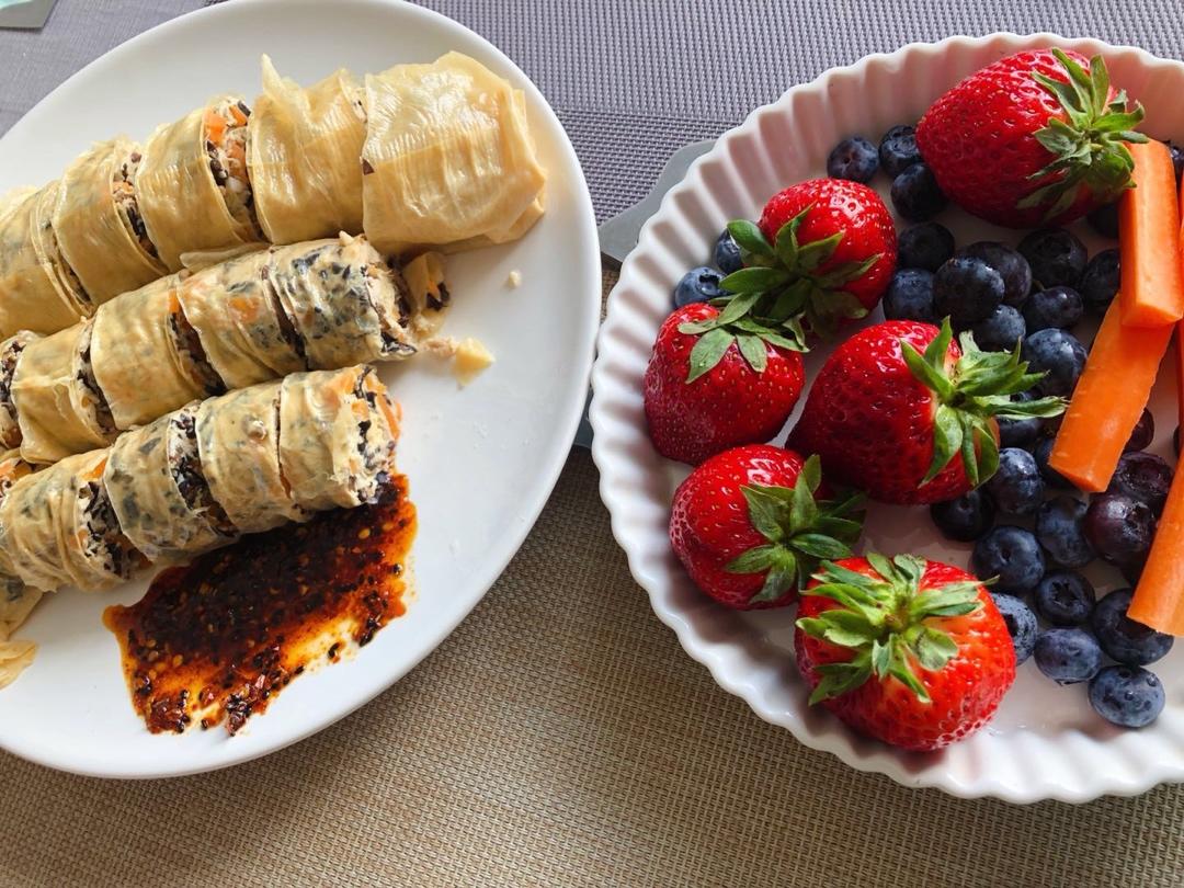 减脂版花式鸡胸肉做法告别水煮鲜美多汁-鸡胸肉豆腐卷