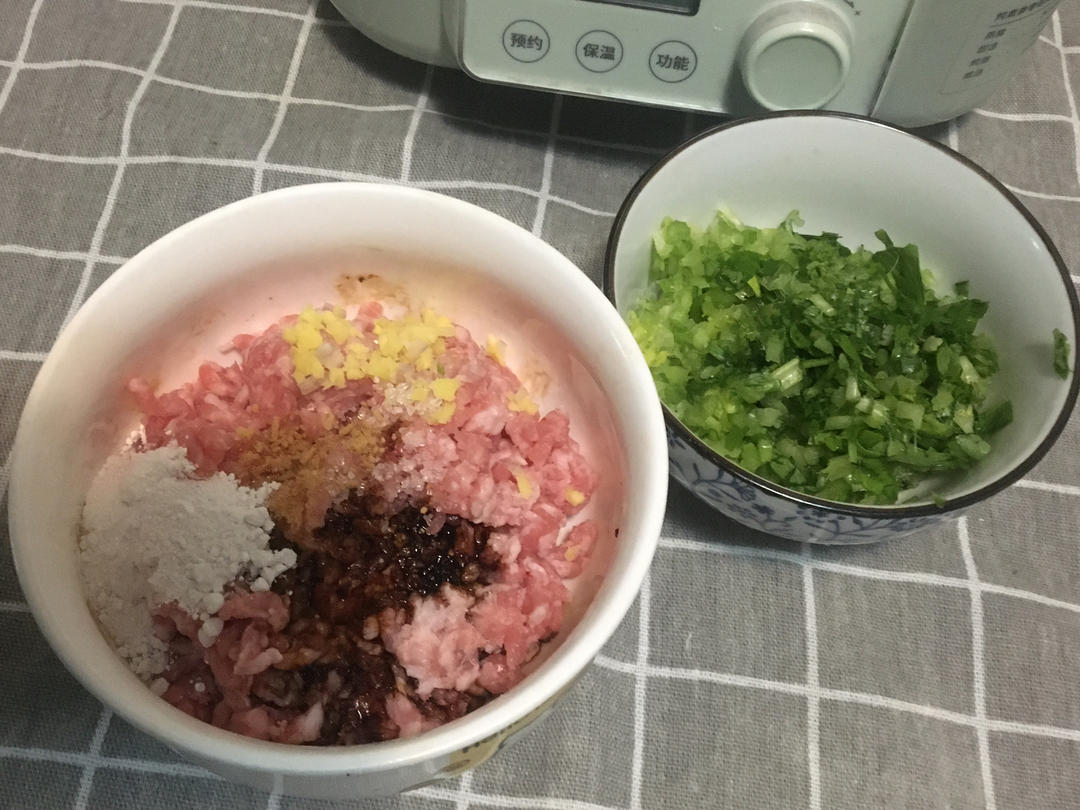 蒸香芹菜肉丸+油泼巴沙鱼【4月北鼎蒸炖锅食谱】