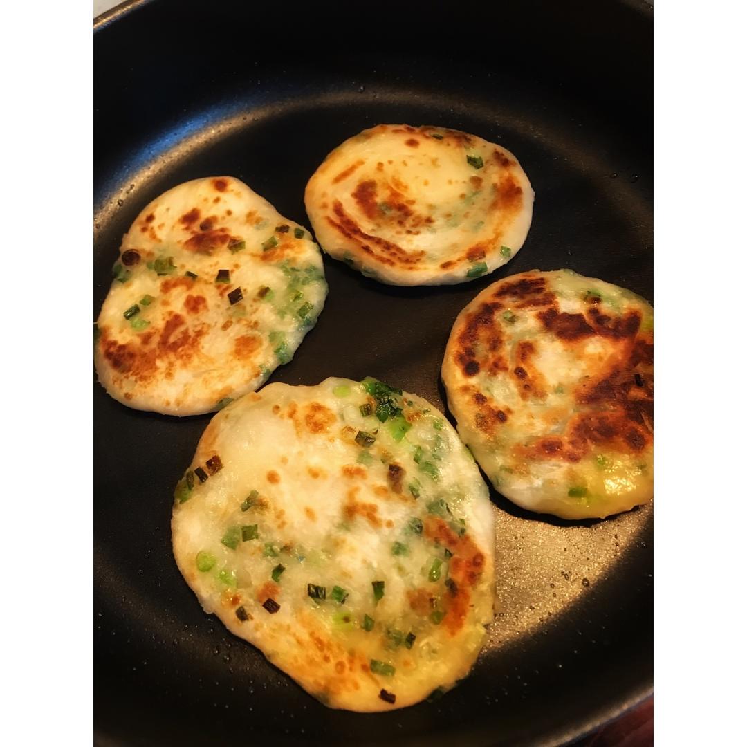 堂妈教你做飘香葱油饼