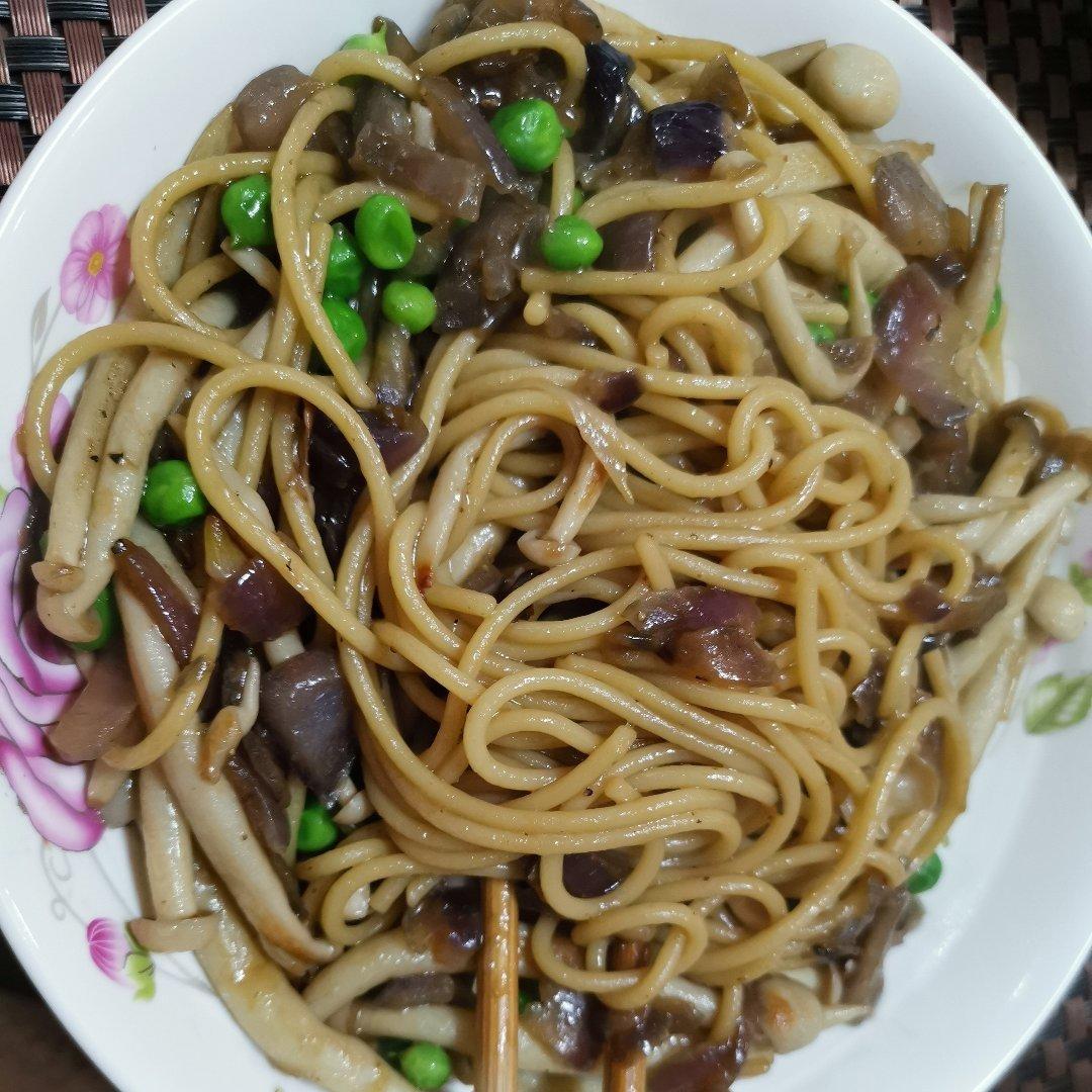 西兰花海鲜菇炒意面