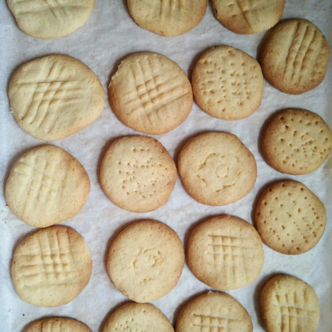 牛奶饼干