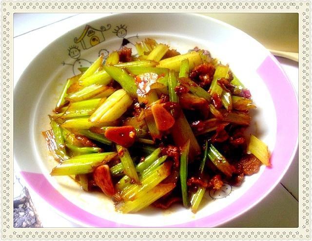 芹菜炒牛肉