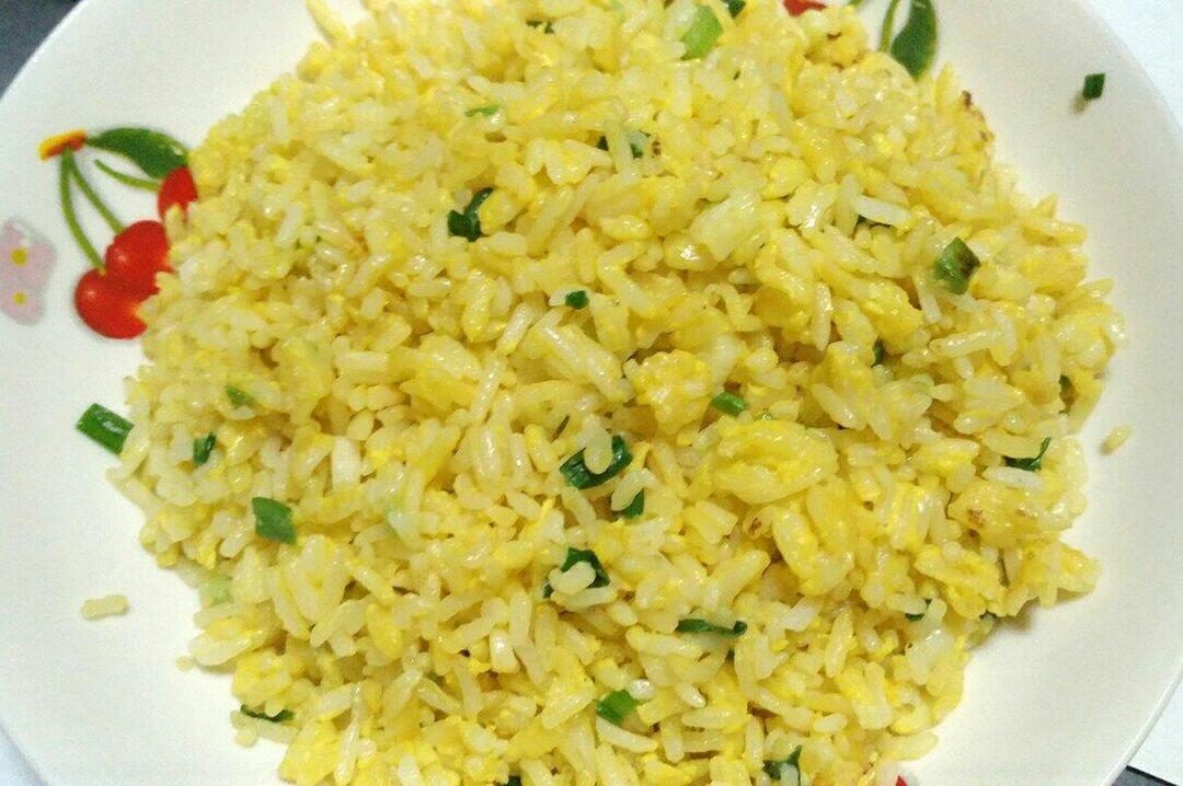 粒粒跳黄金炒饭的做法