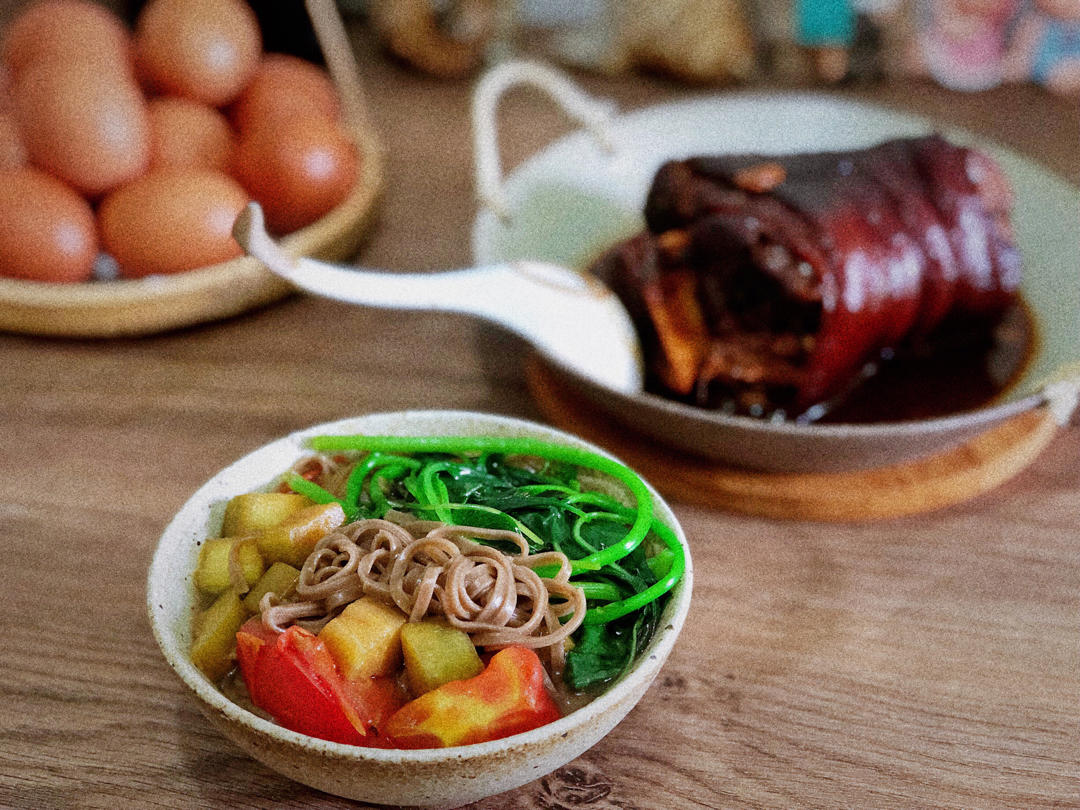 浓香红焖肘子
