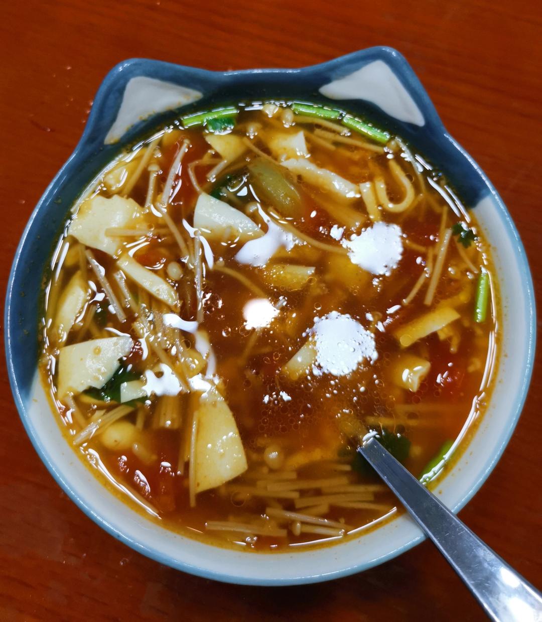 减肥期简单易做味道鲜美的番茄内酯豆腐汤