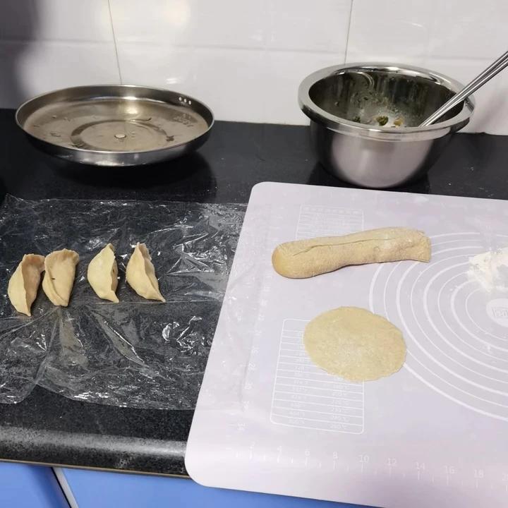 手擀饺子皮