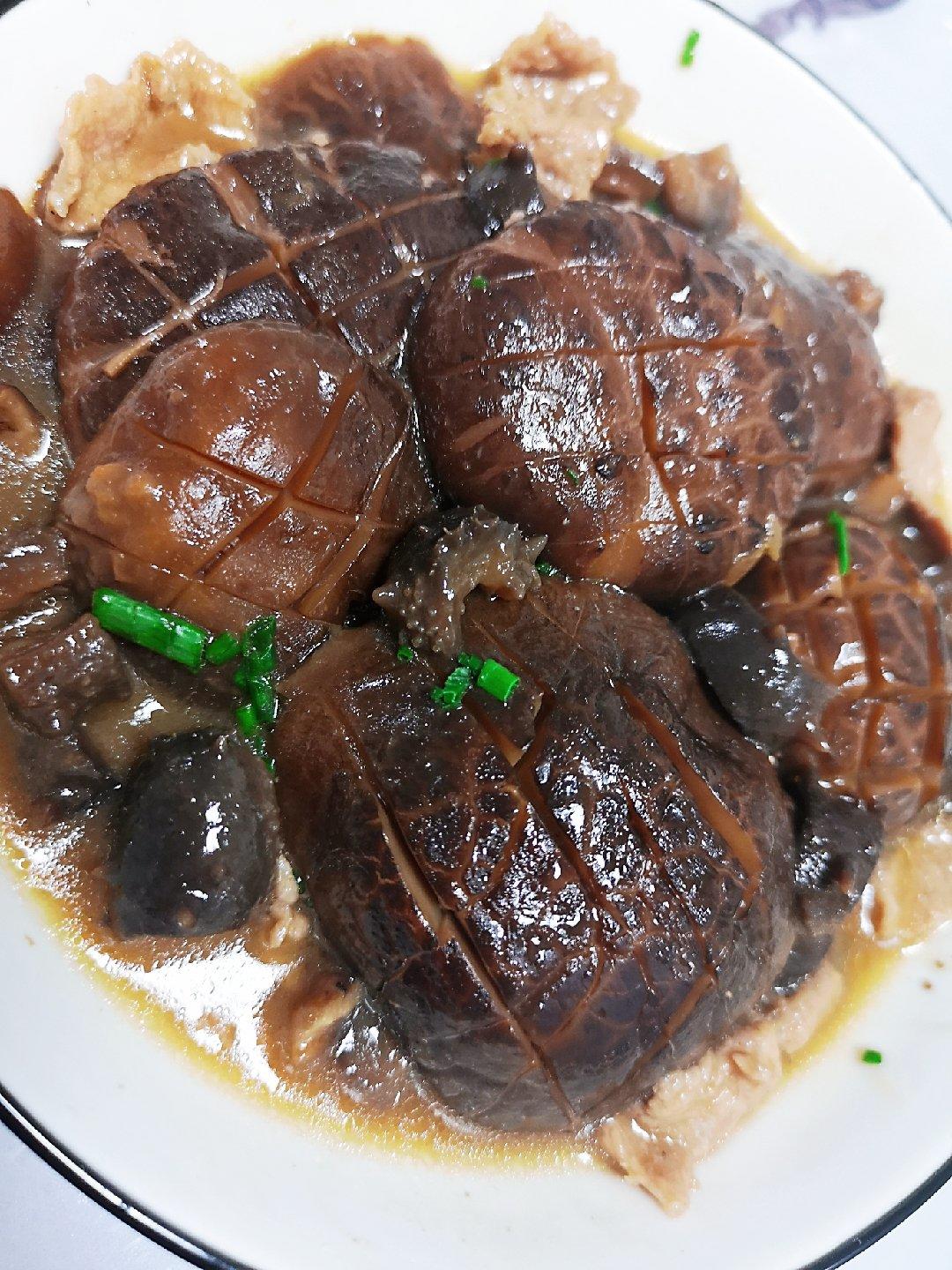 海参焖冬菇