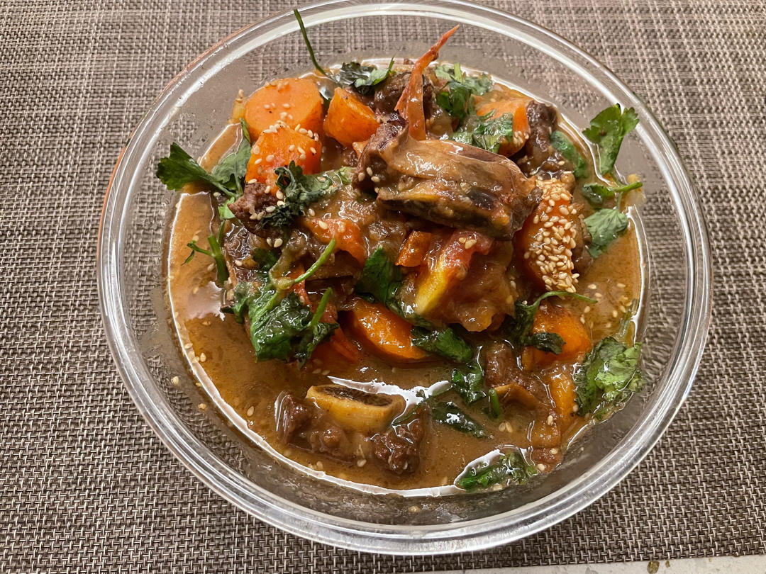 牛肋排炖胡萝卜土豆蕃茄